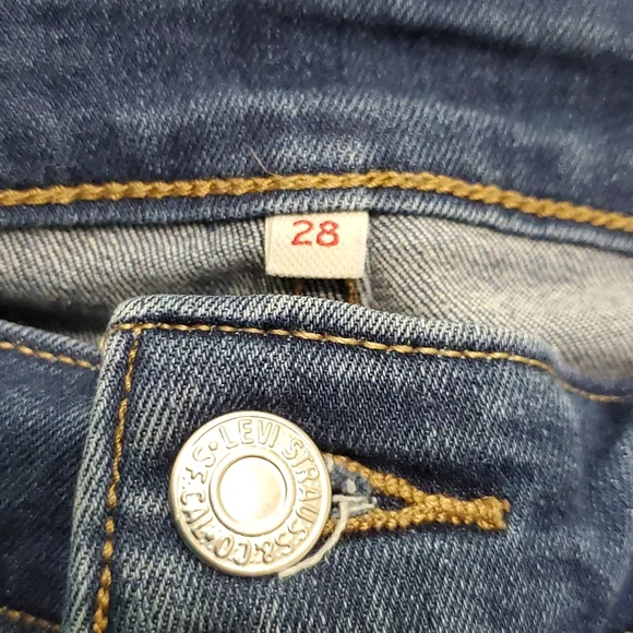 Levi Shorts size 28 - Picture 3 of 11